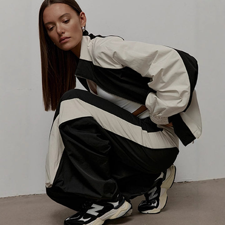 Women's sporty jacket with high collar and zipper Chic & Stil