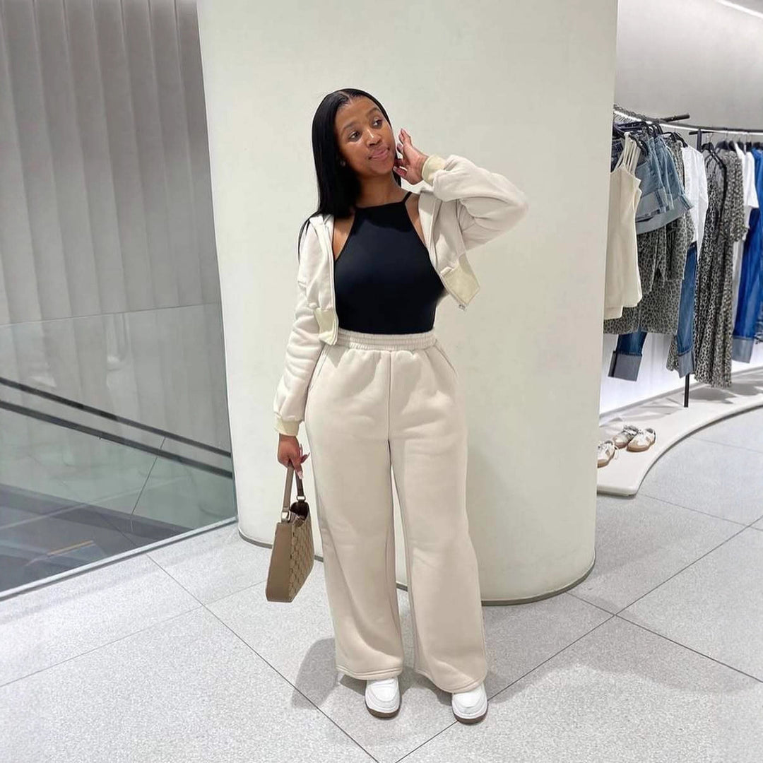 Women leisure jogging set with wide pants and cropped hoodie Lune London
