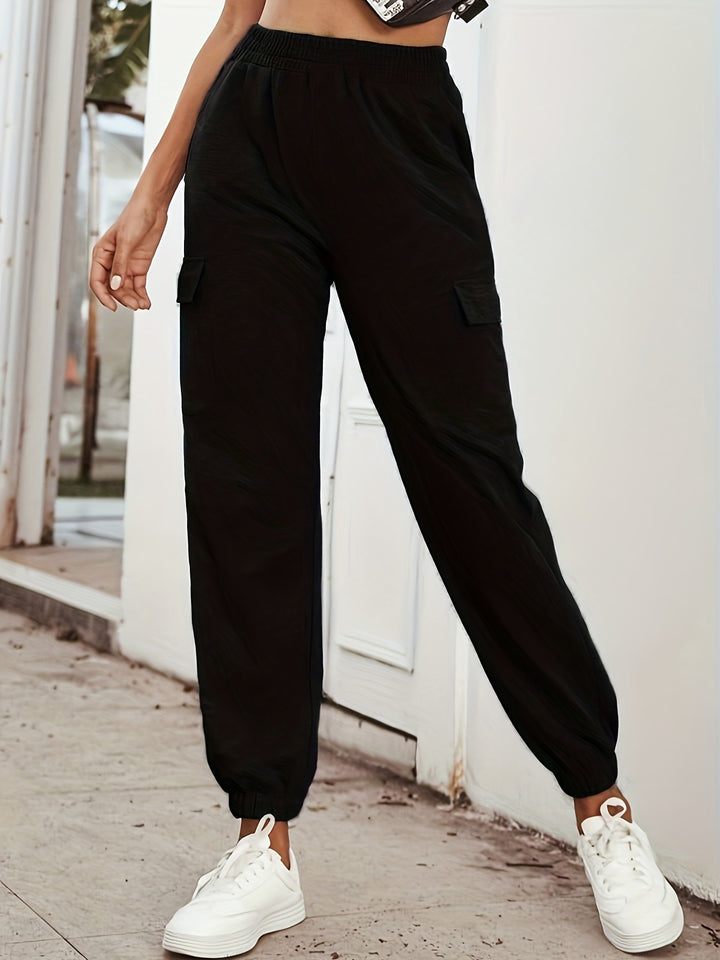 Cargo pants for women with elastic waistband and practical pockets Lune London