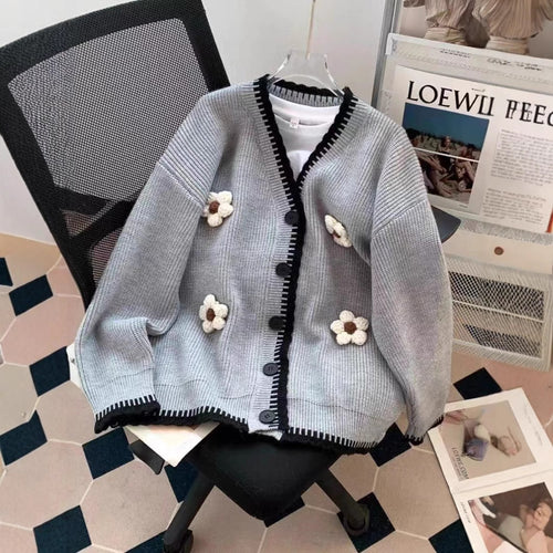 Elegant women's cardigan in knitted fabric with floral appliqués Amarae