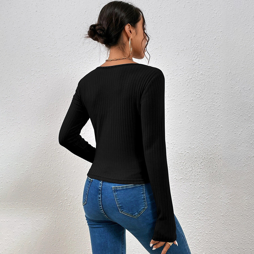 Top extravagant à manches longues pour femmes avec découpe croisée délicate Chic & Stil