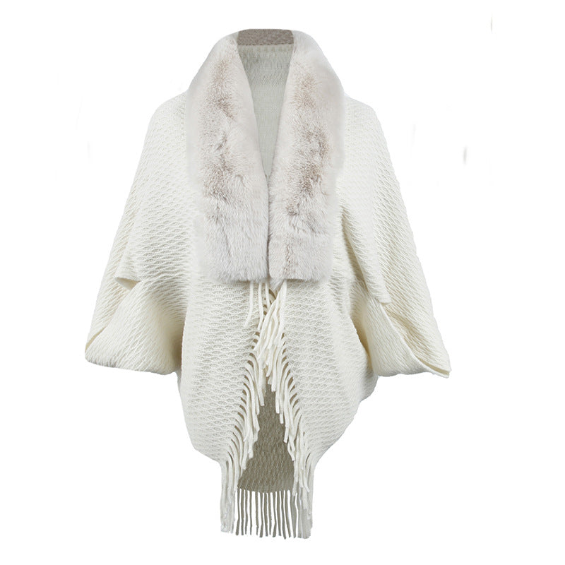Ladies fashion poncho with luxurious faux fur collar Lune London