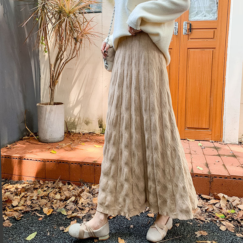 Maxi skirt for women with a refined ribbed design and an elastic waist Lune London