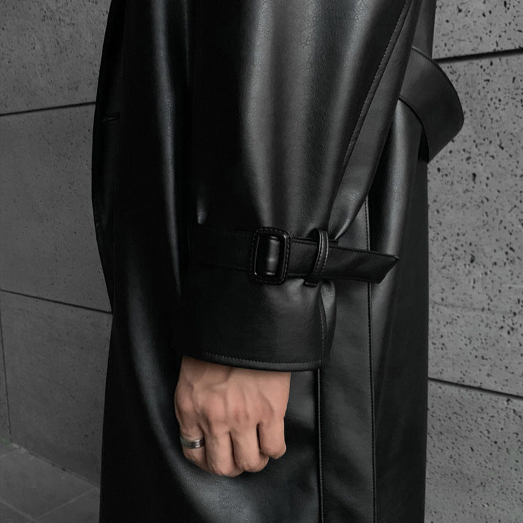 Stylish Long Coat for Men in High-Quality Synthetic Leather with an Elegant Cut Lune London