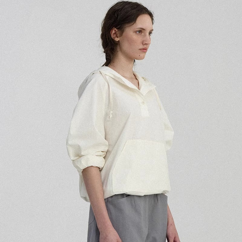 Blouse à capuche décontractée pour femmes avec coupe innovante Chic & Stil