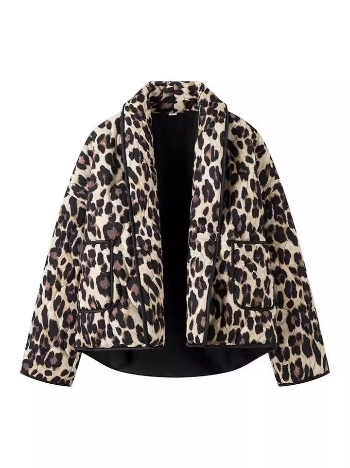 Leo women's fashionable jacket in a relaxed fit with practical pockets Lune London