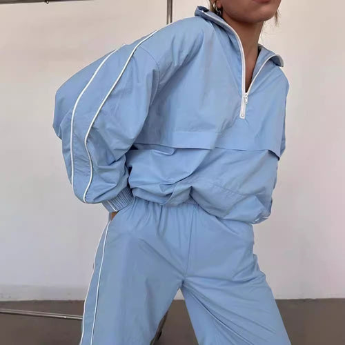 Women’s sporty windbreaker and full-zip jogging set Amarae
