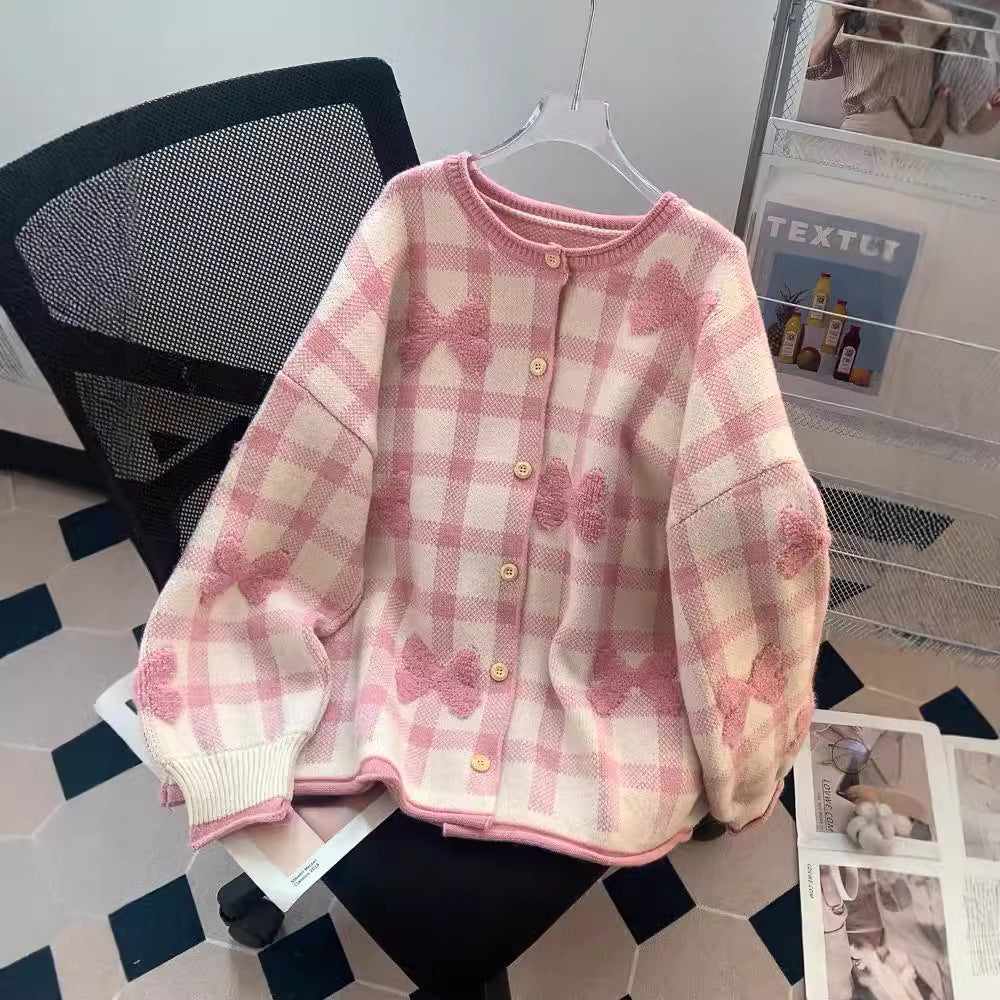 Cardigan surdimensionné pour femmes avec motif à carreaux et appliqués en forme de cœur Chic & Stil