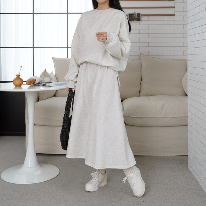 Women Casual Sweatshirt and Maxi Skirt Set with Practical Pockets and Elegant Cut Chic & Stil