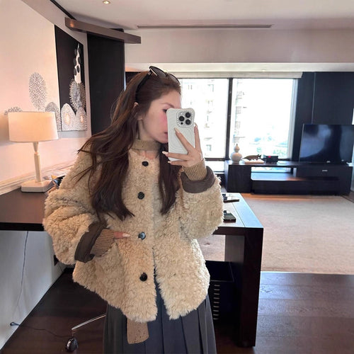 Veste en peluche confortable pour femmes avec détails de boutons Chic & Stil
