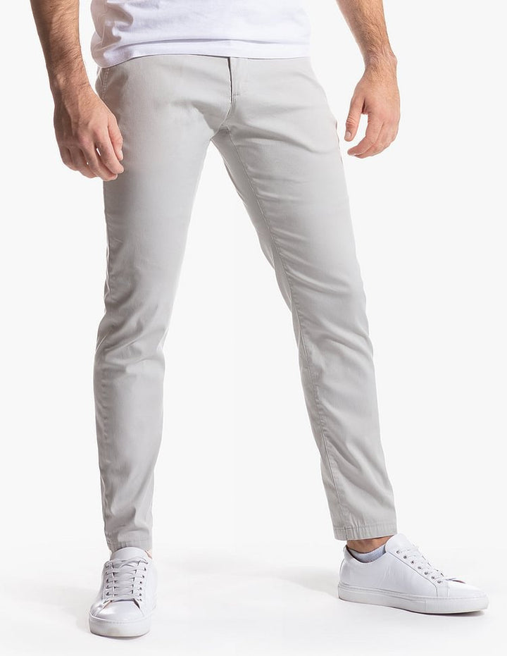 Slim-fit chino pants for men in breathable material Lune London