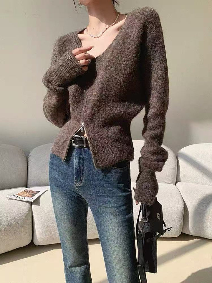 Cardigan en tricot à la mode pour femmes avec col en V et zips pratiques Chic & Stil