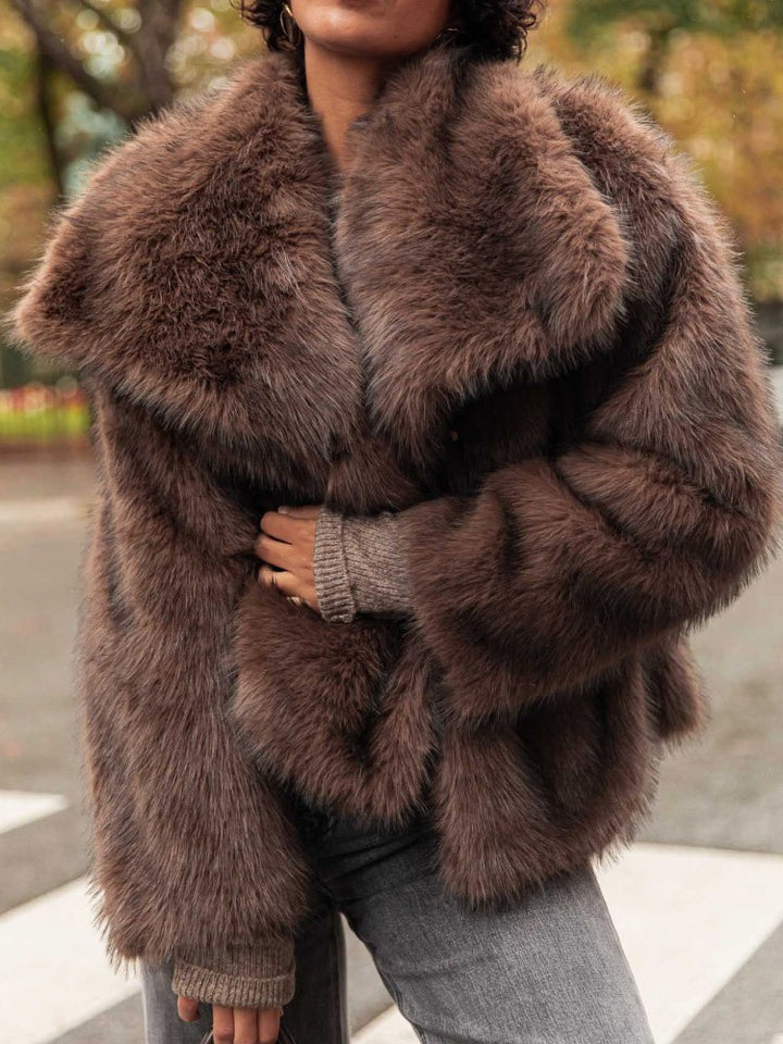 Faux fur jacket for women with wide collar and luxurious cut Lune London