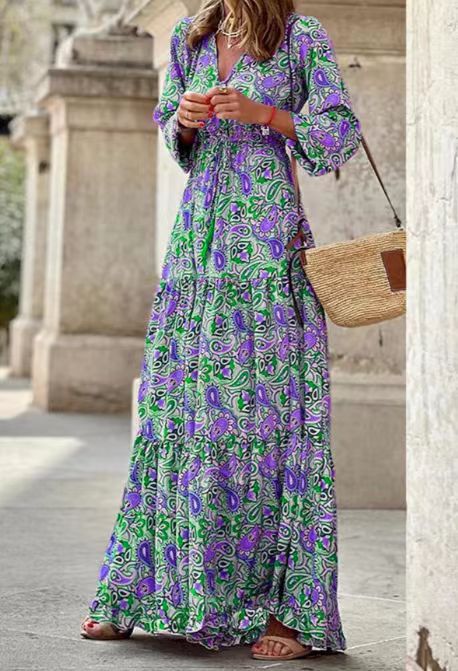 Robe Maxi Femme avec Motif Floral Traditionnel et Décolleté en V Chic & Stil