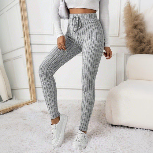 Leggings pour femmes avec motif à côtes fines et taille élastique Chic & Stil