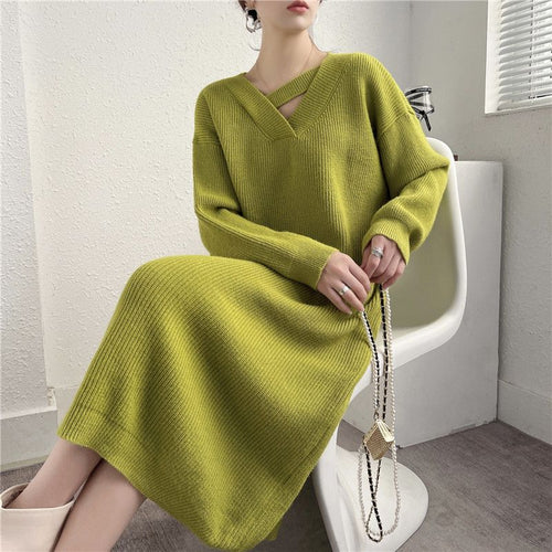Robe tricotée pour femmes avec décolleté en V profond et coupe décontractée Chic & Stil
