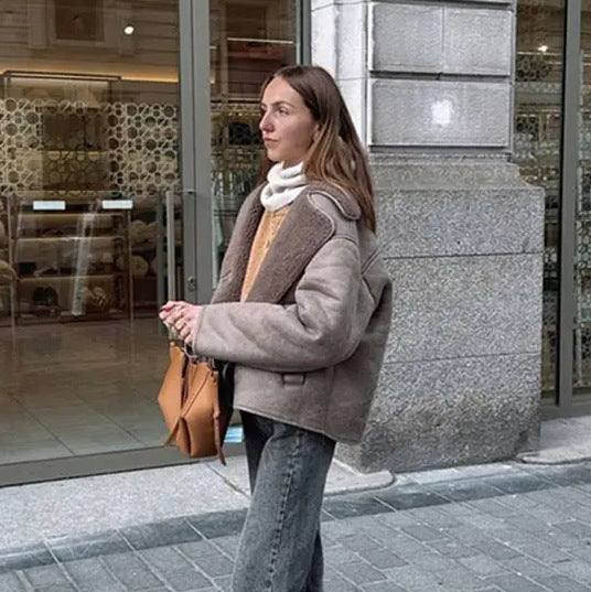 Oversized faux fur jacket for women with a wide collar Lune London