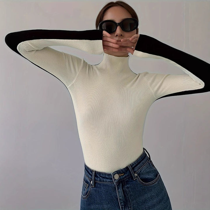 Pull à col roulé de haute qualité pour femmes avec des manches contrastées Chic & Stil