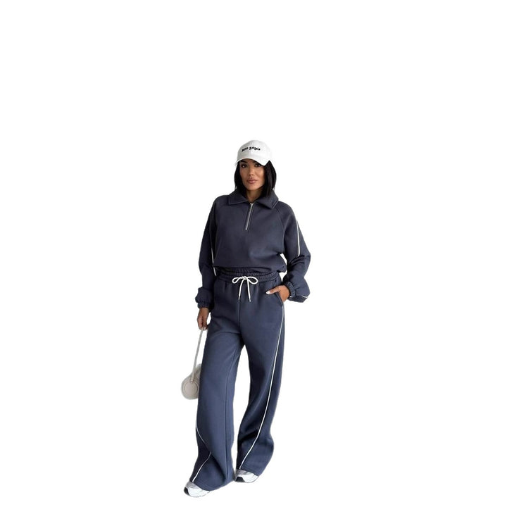 Women's sports set with high collar and loose fit Lune London
