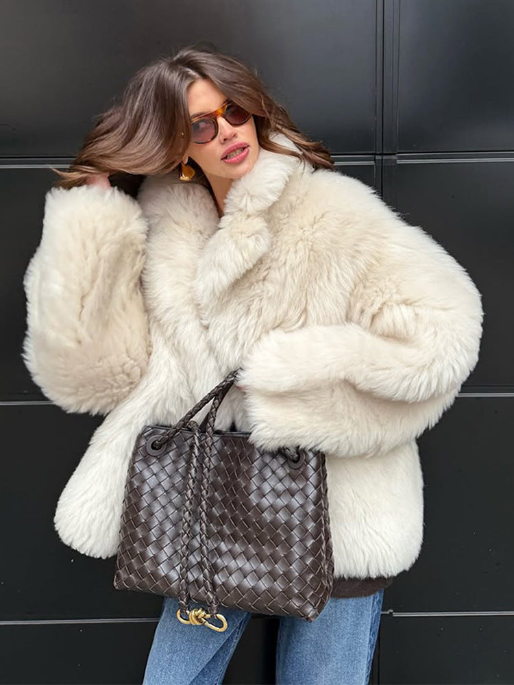 Women's short coat made of voluminous faux fur with a rounded shawl collar and boxy silhouette Amarae