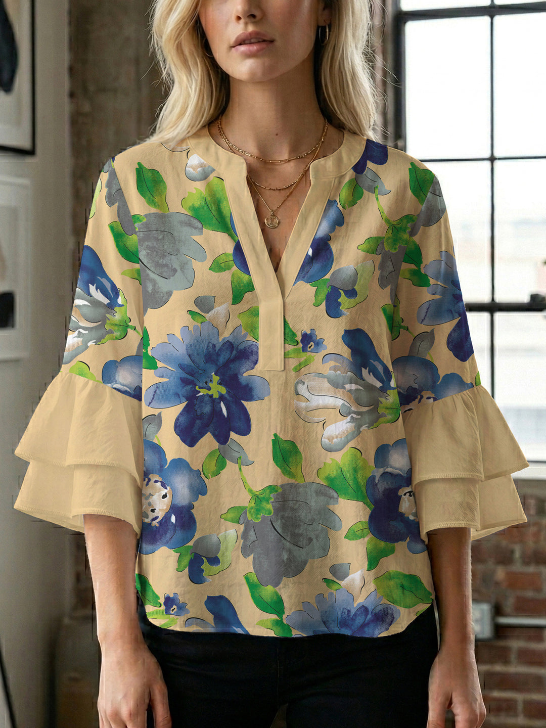 Women's blouse with voluminous sleeves and floral design Lune London