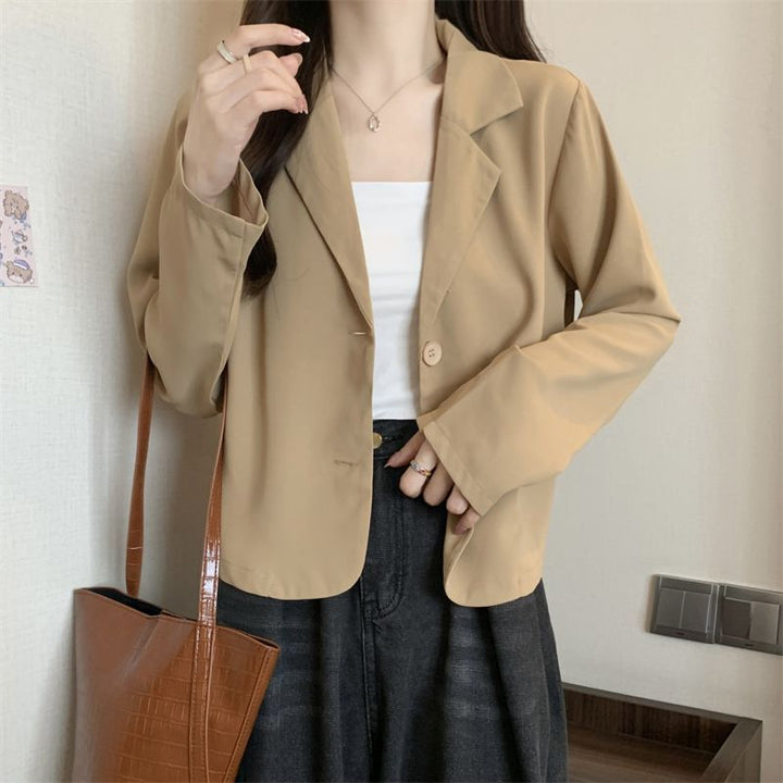 Veste courte élégante pour femme avec un col à boutons Chic & Stil