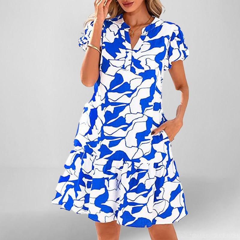 Robe courte à manches courtes fluides pour femmes avec ourlet froncé raffiné Chic & Stil