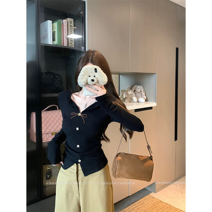 Women's knitted blouse with elegant bow Chic & Stil