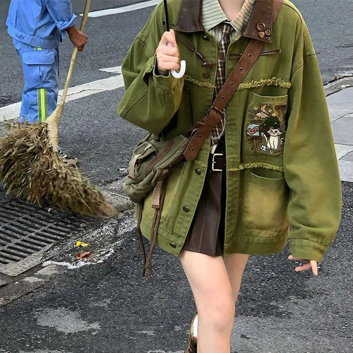 Veste en denim décontractée pour femmes avec des motifs de broderie uniques Chic & Stil
