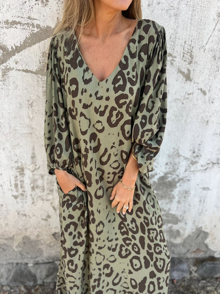 Maxi dress for women with deep V-neckline and relaxed fit Lune London