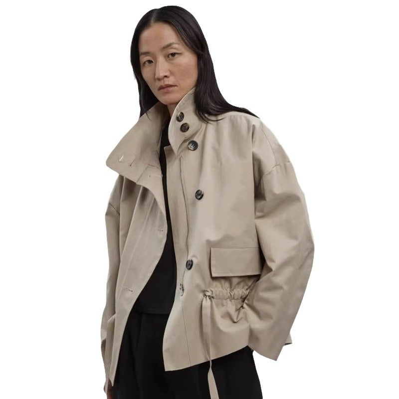 Veste de transition stylée pour femme avec ceinture et col montant Chic & Stil