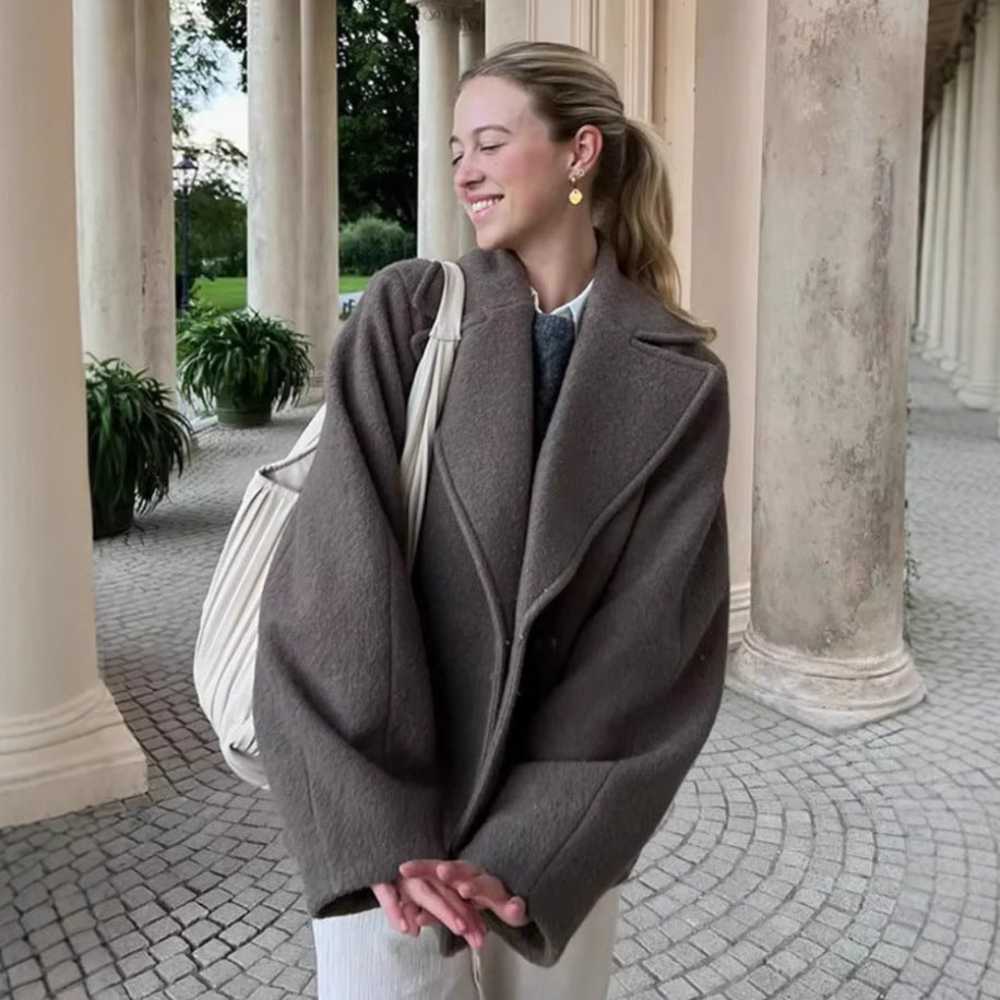 Elegant wool coat for women with deep lapels and practical pockets Amarae