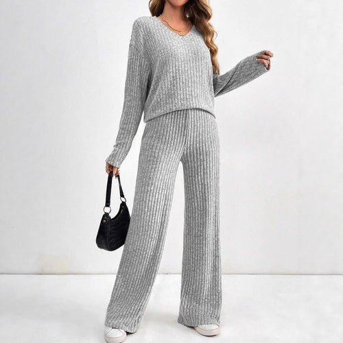 Ladies comfortable lounge set with V-neck and loose fit Amarae