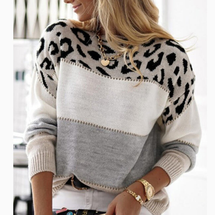 Chic and stylish oversized sweater for women with leopard print
