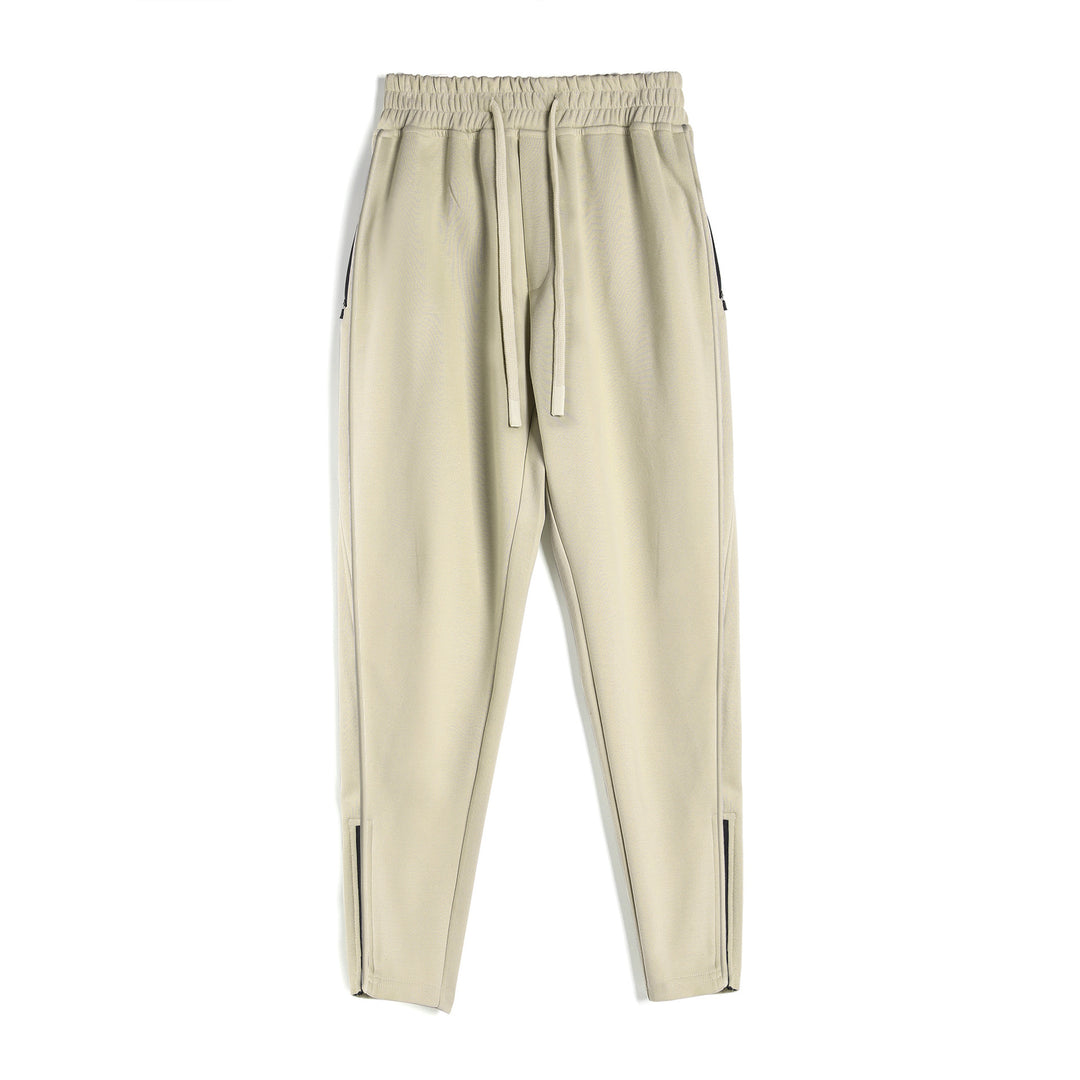 Sporty jogging pants for men with elastic waistband and side zip pockets Lune London