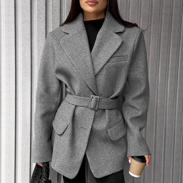 Women's short coat in blazer style made of wool blend with waist belt & flap pockets Amarae