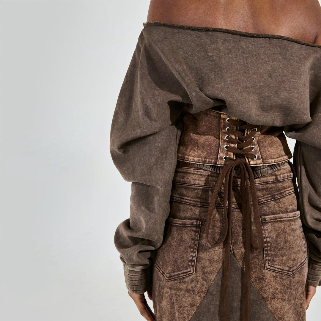 Short sweatshirt for women with a casual off-the-shoulder design and a trendy waist Lune London