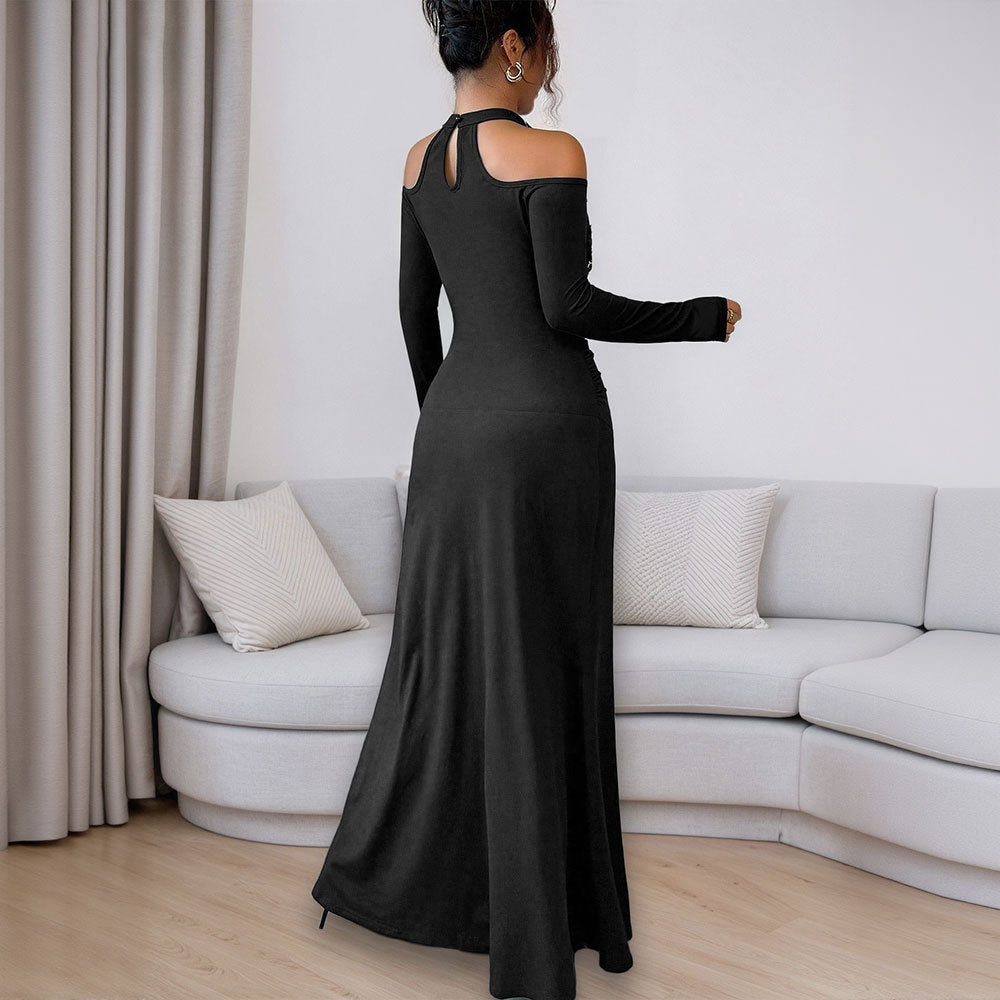 Robe de soirée ajustée pour femmes avec design à bretelles dénudées et accents floraux Chic & Stil