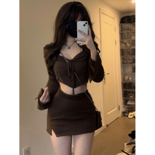 Women's casual crop top with knot and figure-flattering mini skirt