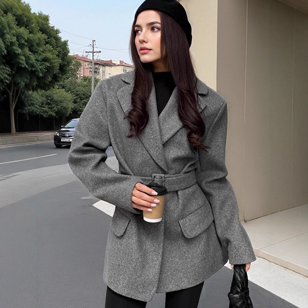 Women's short coat in blazer style made of wool blend with waist belt & flap pockets Amarae
