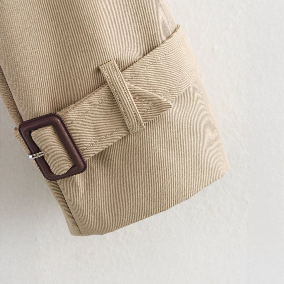 Veste de transition cropped à la mode pour femmes avec large col Chic & Stil