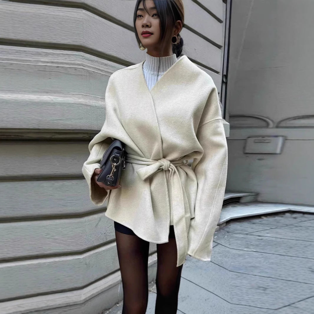 Fashion jacket for women with a belted waist and loose fit Lune London