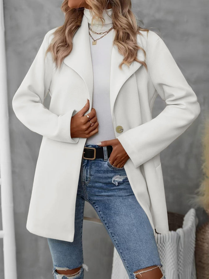 Ladies Elegant Oversized Jacket with Classic Cut and Chic Modern Buttons