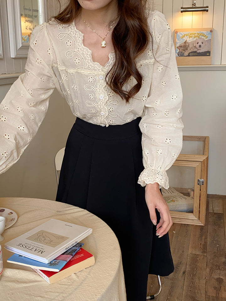 Women's blouse with lace trim and button details Chic & Stil