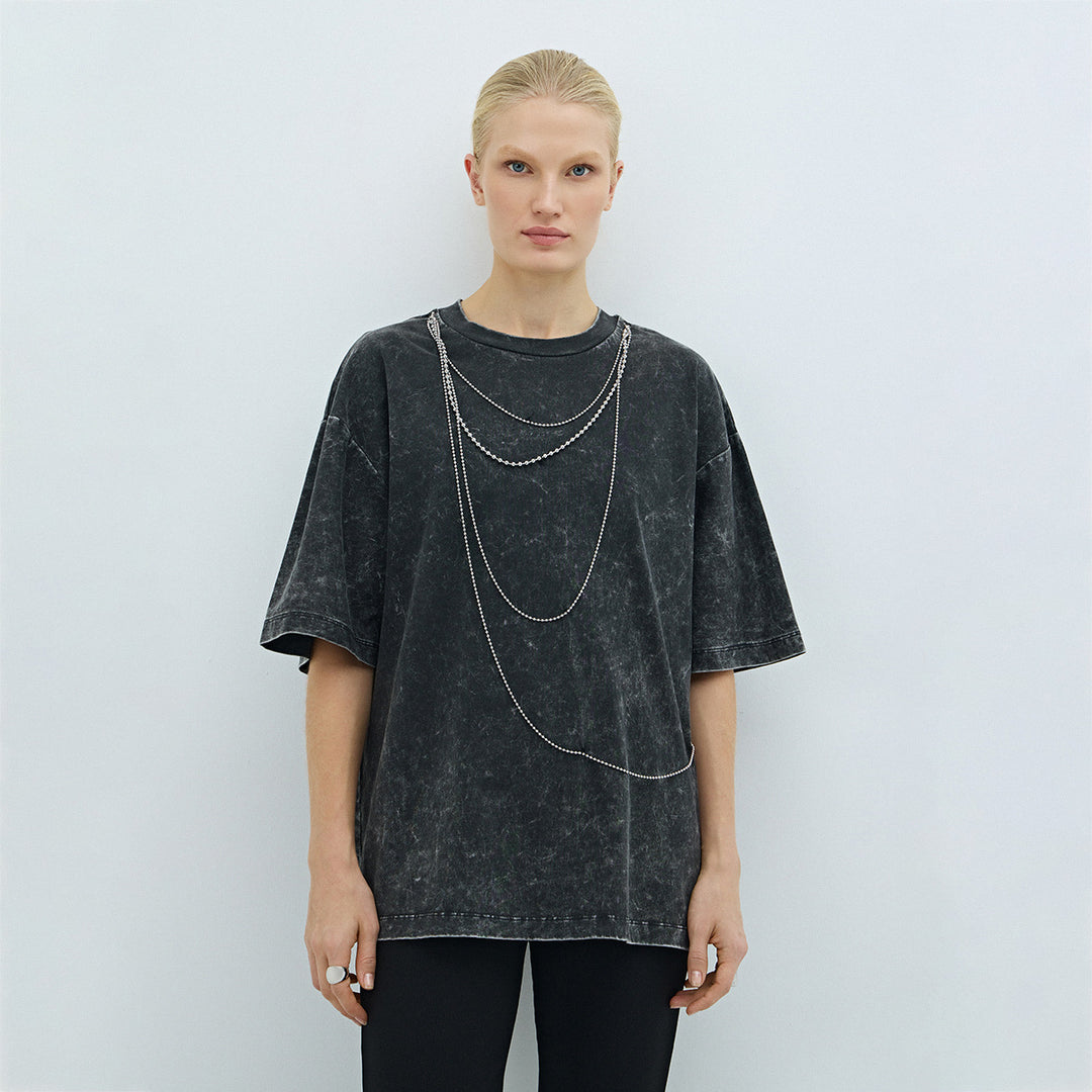 Oversized t-shirt for women with decorative chain accent Lune London