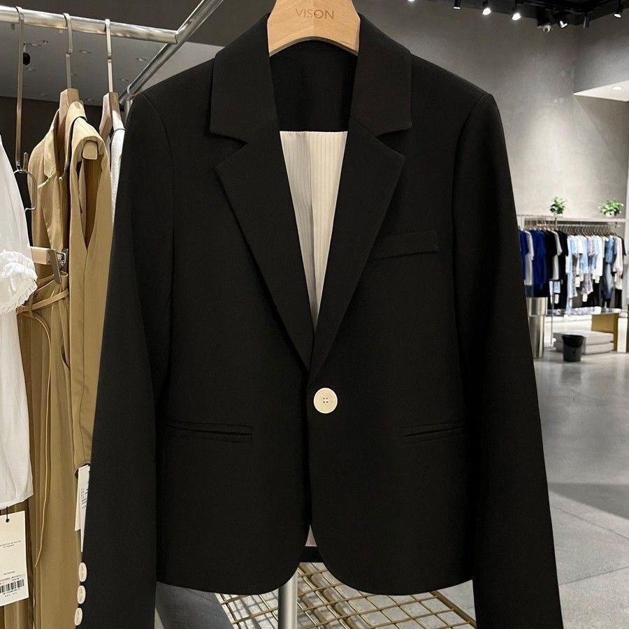 Veste élégante et ajustée pour femmes avec des revers fins Chic & Stil