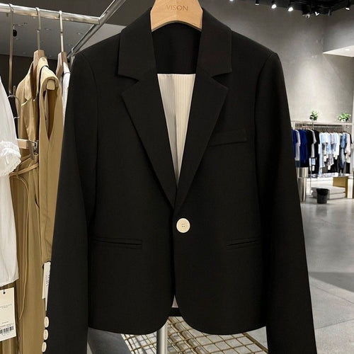 Veste élégante et ajustée pour femmes avec des revers fins Chic & Stil