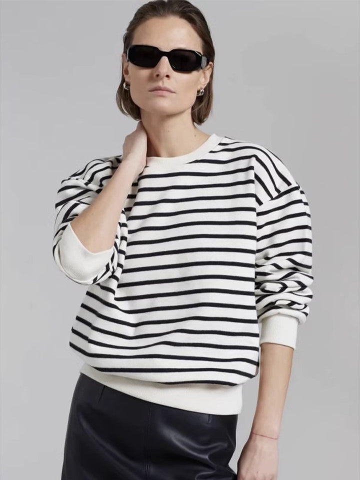 Pull rayé décontracté pour femmes avec épaules tombantes Chic & Stil