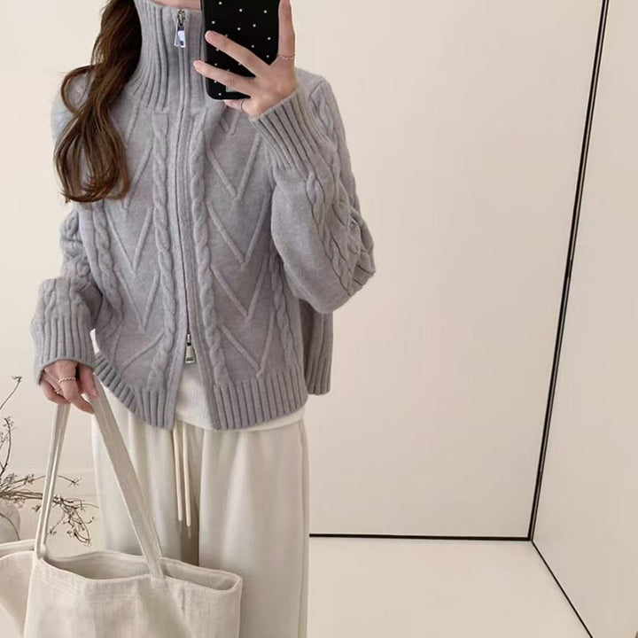 Cardigan pour femmes avec zip et motif en cablage moderne Chic & Stil