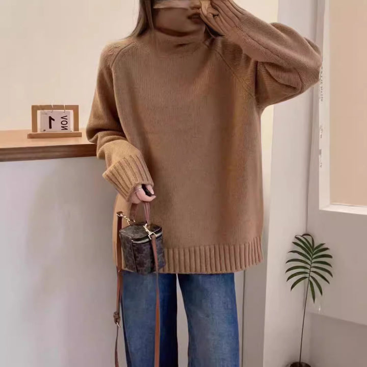Pull en tricot épais pour femmes avec col montant et fentes sur les côtés Chic & Stil